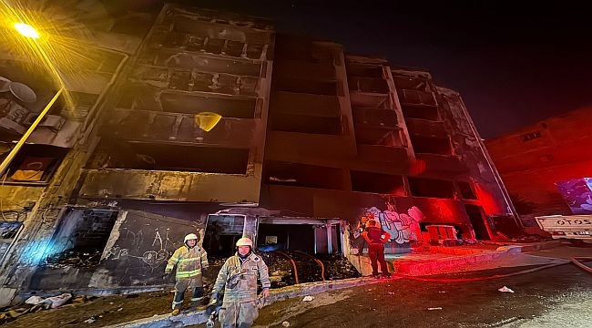 Konak'taki yangında iki kişi kurtarıldı