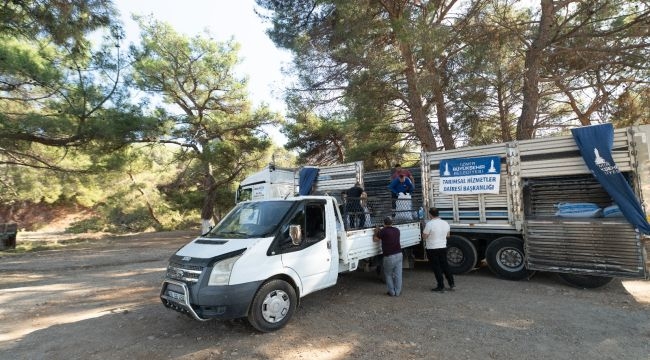 Büyükşehir'den yanan köylere 40 tonluk yem desteği
