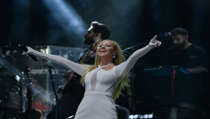 Çim Konserleri sahnesi Derya Uluğ'u ağırladı