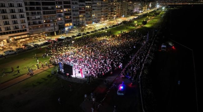 İzmir'in dev ekranlarında milli heyecan 