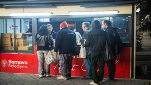 Bornova Belediyesi'nden vatandaşlara sıcak çorba ikramı başladı