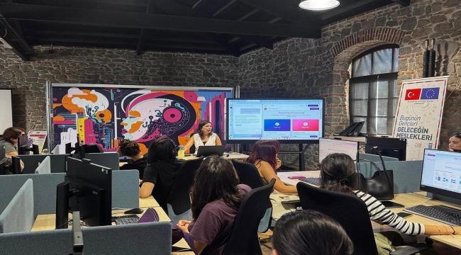 Büyükşehir'den gençlere "Canva" eğitimi