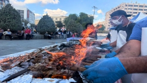 Cağ kebabı ateşi İzmir'i sardı