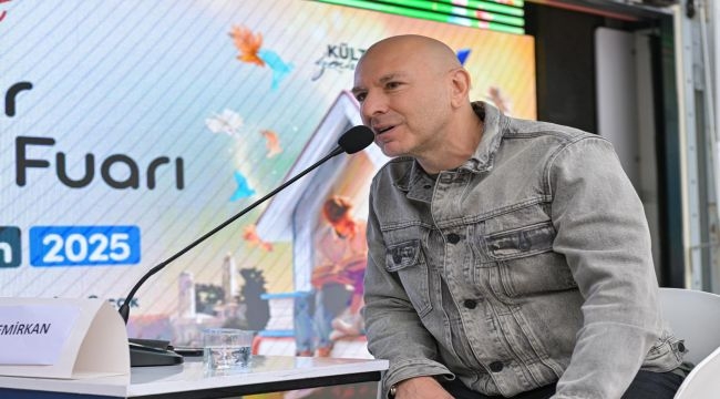 Demir Demirkan bu kez edebiyat sahnesinde hayranları ile buluştu