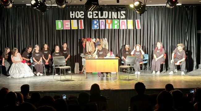 Genç İzmir'den tiyatroseverlere "Deli Bayramı" oyunu