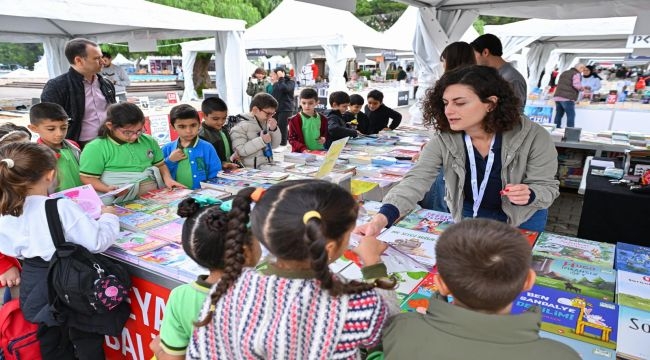 İZKİTAP'a her yaştan ziyaretçi