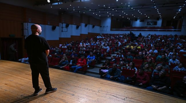 İZKİTAP'a yağmura rağmen yoğun ilgi