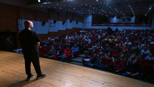 İZKİTAP'a yağmura rağmen yoğun ilgi