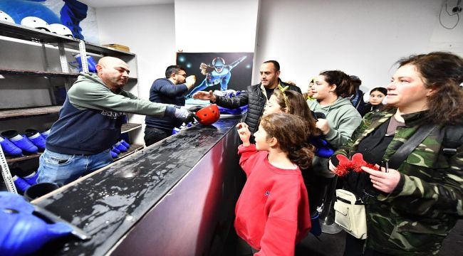 İzmir'in buz pisti yeni döneme hazır