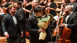 İzmir Oda Orkestrası yeni sezona kapalı gişe başladı