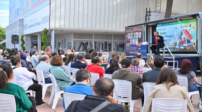 Sinan Meydan İZKİTAP'ta "Adım Adım Cumhuriyet"i anlattı