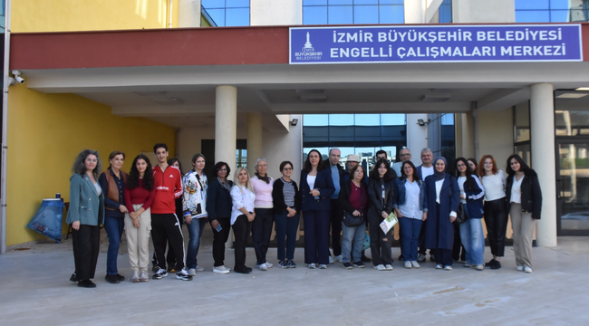 Singapurlu Art Terapist'ten engelliler ve ailelerine sanatla terapi