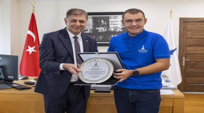Tarihi başarılara imza atan Tuna, Başkan Tugay'la buluştu