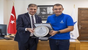 Tarihi başarılara imza atan Tuna, Başkan Tugay'la buluştu