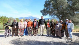 "Ürettikçe yaşamı güzelleştiren tüm kadın çiftçilerin yanındayız"