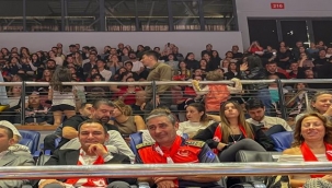 Voleybolun yıldızlarından İzmir İtfaiyesi'ne teşekkür