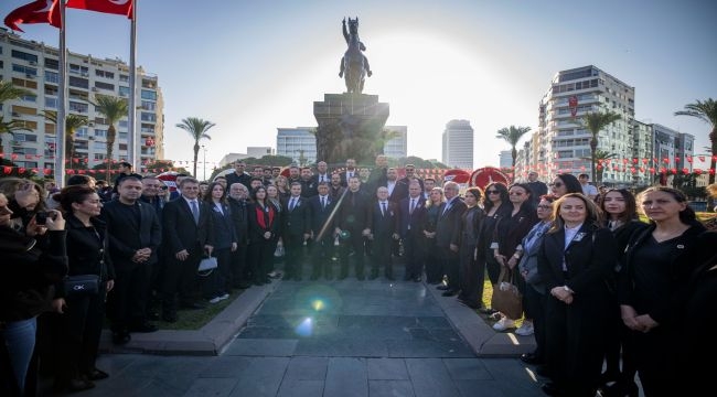 CHP İzmir Atatürk'ü minnetle andı
