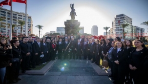 CHP İzmir Atatürk'ü minnetle andı