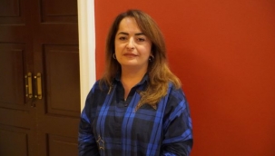 İş hayatına hazırlanan nöroçeşitli gençlerin mezuniyet sevinci