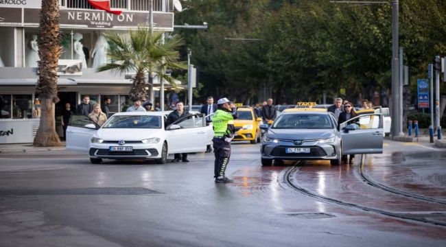 İzmir Ata'sını unutmadı