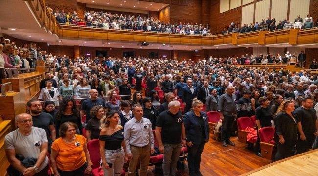 İzmir'de Ata'ya özlem notalarla yankılandı