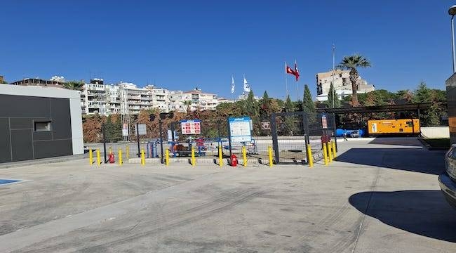 İzmir'in göbeğinde davalık benzin istasyonu!
