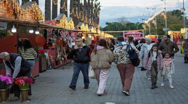 İzmir yeni yılı rengarenk bir festivalle karşılıyor