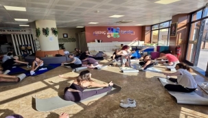 İzmirli gençler için yoga saati