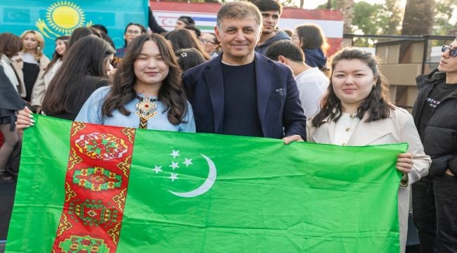 Başkan Tugay Dünya Türk Dili Ailesi Günü'nü öğrencilerle birlikte kutladı