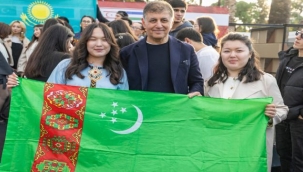 Başkan Tugay Dünya Türk Dili Ailesi Günü'nü öğrencilerle birlikte kutladı