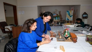 Çiğli'de Kadınlar Unutulmaya Yüz Tutmuş "Kitre Bebek" Sanatını Yaşatıyor