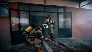 İtfaiye ekiplerinden polis okulunda yangın tatbikatı