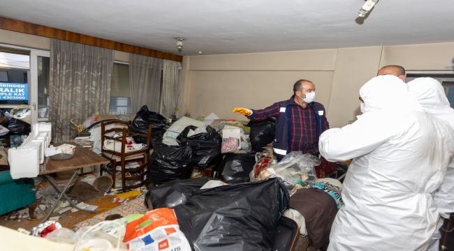 Konak'ta Çöp Ev Müdahalesi: Ev Değil Adeta Atık Deposu