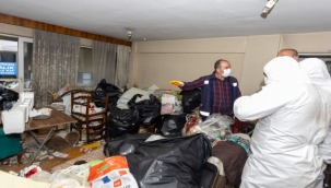 Konak'ta Çöp Ev Müdahalesi: Ev Değil Adeta Atık Deposu