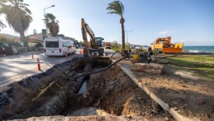 Mithatpaşa Caddesi'ndeki ana boru arızası için İZSU seferber oldu