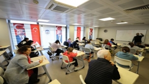  Mizah Nefes Aldırır: 9. İzmir Mizah Festivali panellerle devam etti