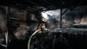 Buca'da depo yangını kısa sürede söndürüldü