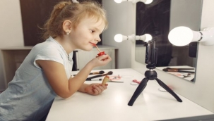  Çocuklarda makyaj yaşı çok küçük yaşlara indi