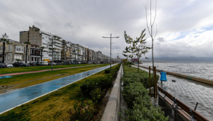 Fırtına duvarı Kordon'da taşkını önledi