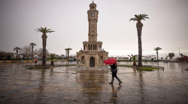 İzmir Büyükşehir Belediyesi ekipleri sağanak nedeniyle seferber oldu