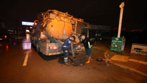  İzmir Büyükşehir Belediyesi ekipleri sağanak yağış nedeniyle seferber oldu