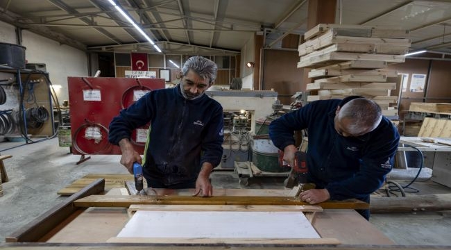 İzmir'in sihirli elleri kent için üretiyor