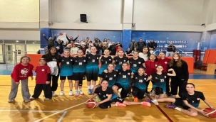 Bayraklı Belediyesi U14 Kız Basketbol Takımı İzmir Şampiyonu Oldu
