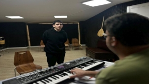 İzmir Büyükşehir Belediyesi gençlerin sanat yolculuğunu destekliyor