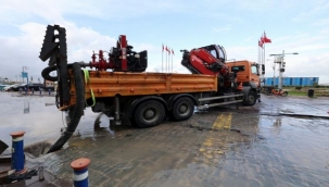 İzmir Büyükşehir Belediyesi sahada: 412 iş makinesi ve 1365 personel görevde