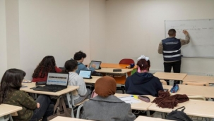 İzmirli öğrencilere yapay zekâ destekli matematik