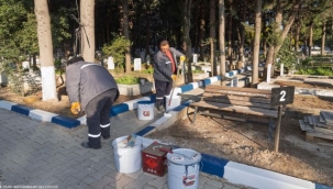 İzmir'de mezarlıklar Ramazan Bayramı'na hazırlanıyor