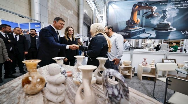 Doğal taşın kalbi İzmir'de atıyor