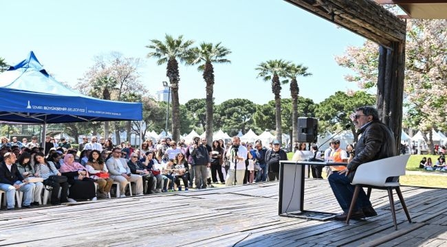 İzmir'de edebiyatın kalbi Kültürpark'ta attı 