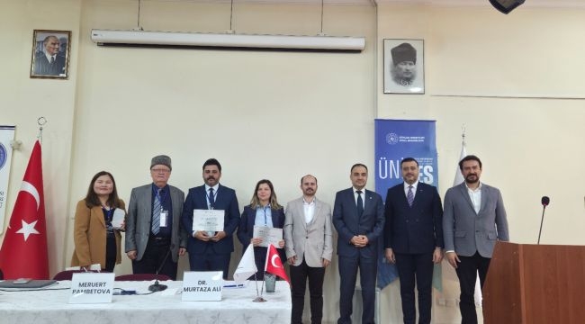 İzmir'de "Türk Dünyasında Ortak Türk Medyası: Sorunlar ve Çözüm Önerileri" Paneli Gerçekleştirildi
